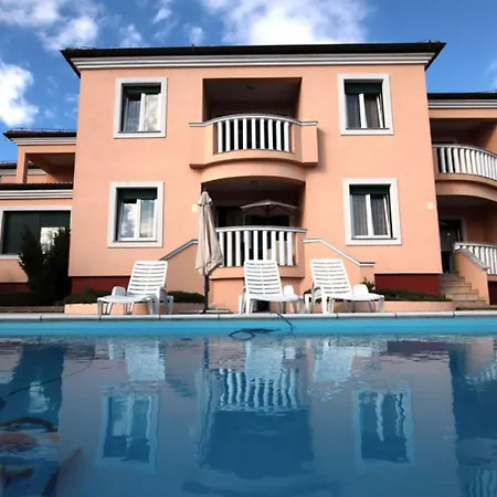 Apartment Eddie - Great Location & Comfor