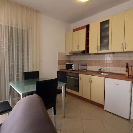 Eddie - Great Location & Comfor Apartment