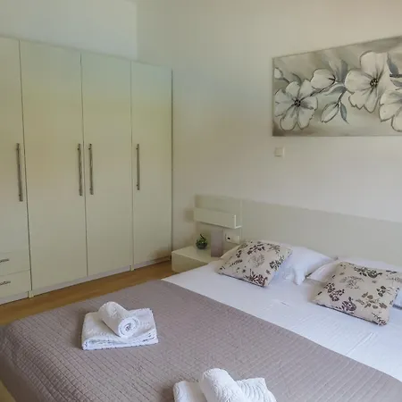 Apartment Eddie - Great Location & Comfor