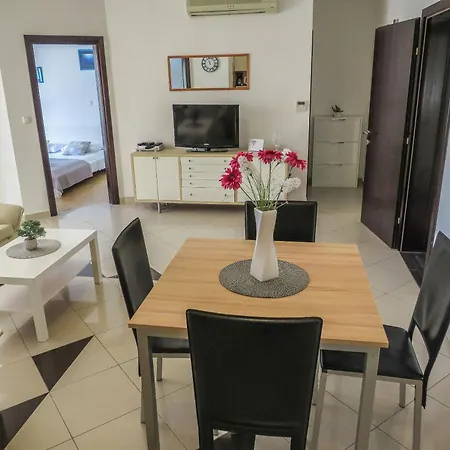 Eddie - Great Location & Comfor Apartment