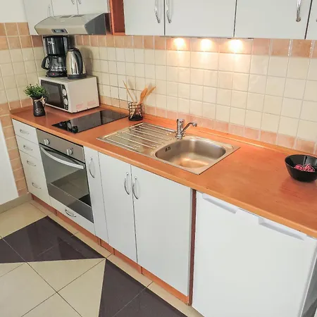Apartment Eddie - Great Location & Comfor *