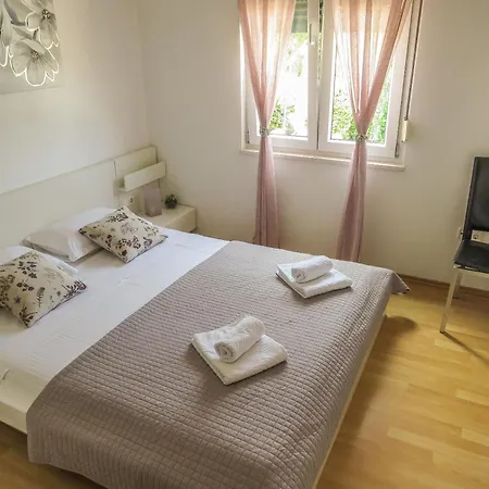 Apartment Eddie - Great Location & Comfor