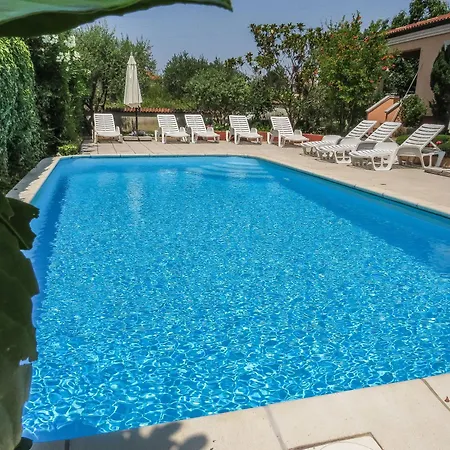 Apartment Eddie - Great Location & Comfor