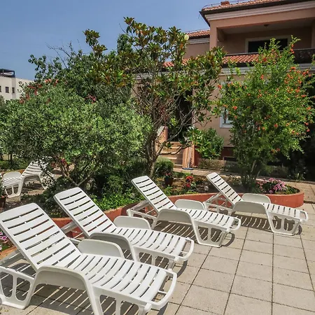 Apartment Eddie - Great Location & Comfor